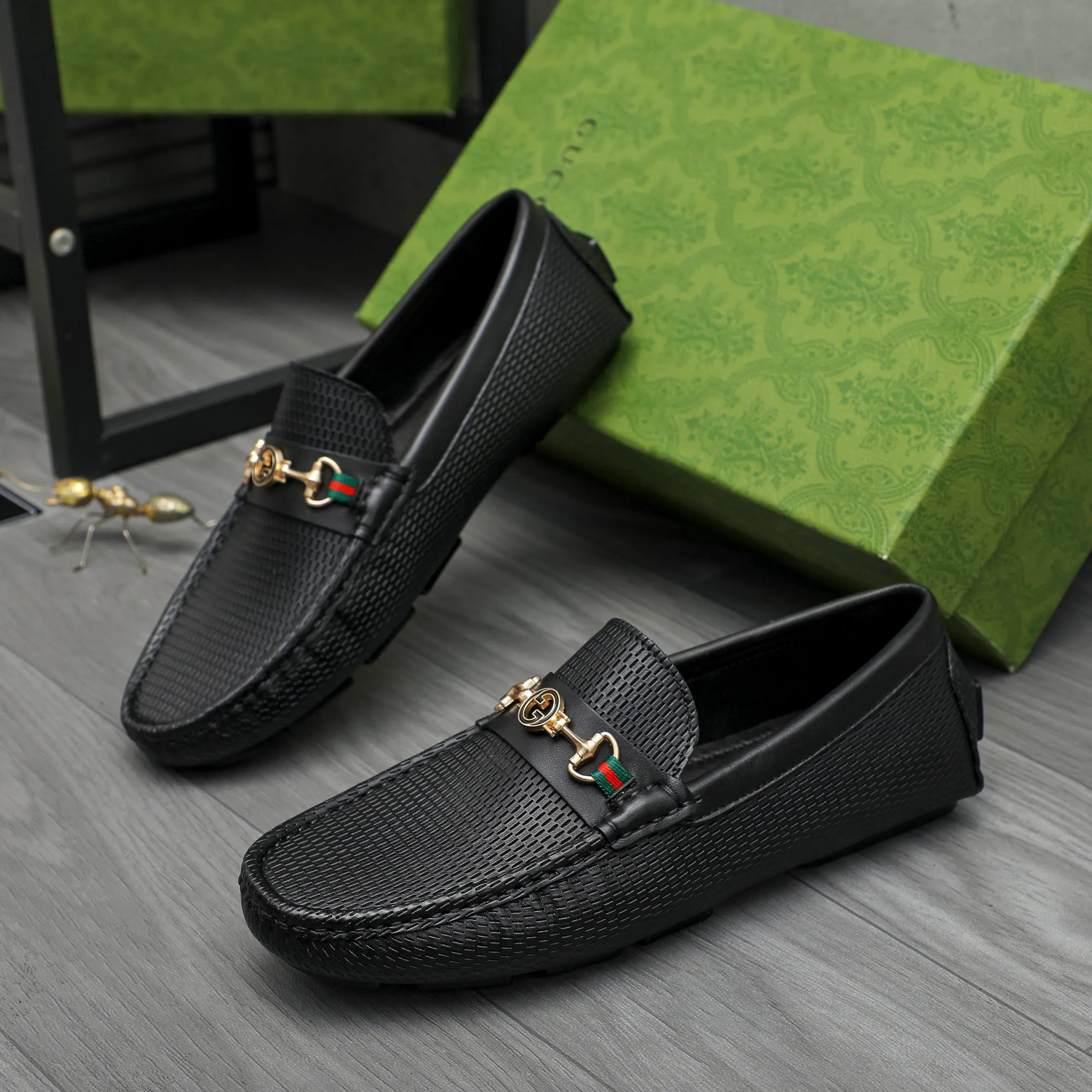 Men's shoes 💰p420 Product trademark: GUCCI (Gucci) casual slip-on men's shoes Regular size: 38-44 Product materials: Selected hollow cowhide upper, sheepskin lining, rubber outsole